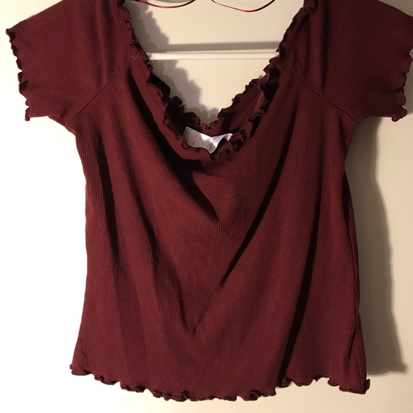 Maroon off the shoulder cropped tee - Picture 2 of 2